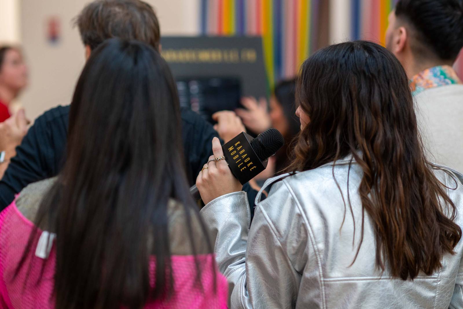 Louez une borne de karaoké mobile à Paris et Marseille pour vos événements 