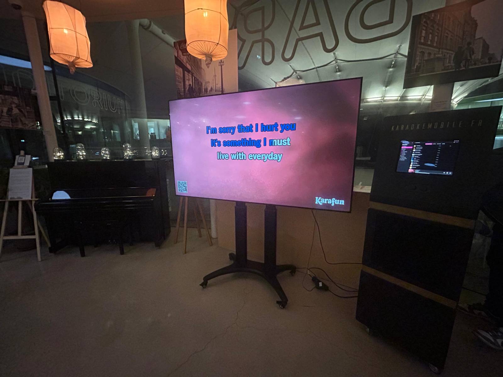 Animation clé en mains pour agence événementielle avec fourniture complète de matériel de karaoké et assistance technique pour un événement sans faille Paris 75000, Île-de-France