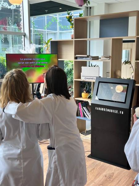 photo d'une animation karaoké pour un séminaire à Vénissieux